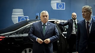 Orbán Viktor érkezik az Európai Unió brüsszeli csúcstalálkozójára