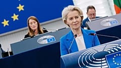 Урсула фон дер Ляйен пережила два предложения о порицании.
