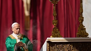 Papa Leone XIV presiede una Messa per i partecipanti al giubileo degli ordinati in Piazza San Pietro, in Vaticano, giovedì 9 ottobre 2025. (AP Photo/Gregorio Borgia)