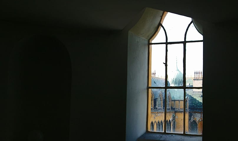 Az Iparművészeti Múzeum padlásán az Üvegtár ablaka 2006-ban