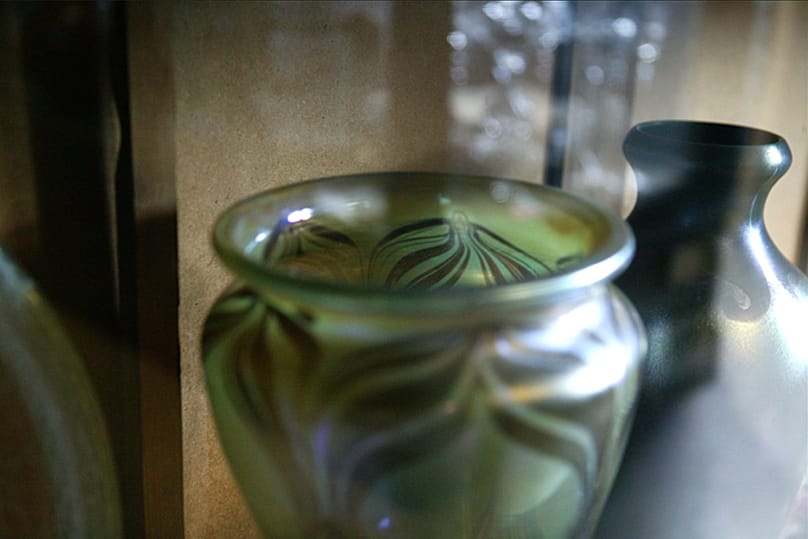 Irizáló színes üvegek az Iparművészeti Múzeum gyűjteményében