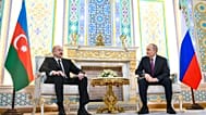 ولادیمیر پوتین، رئیس جمهور روسیه (راست) و الهام علی‌اف، رئیس جمهور آذربایجان، در حاشیه اجلاس روسیه و آسیای مرکزی در دوشنبه، تاجیکستان، روز پنجشنبه، ۹ اکتبر ۲۰۲۵