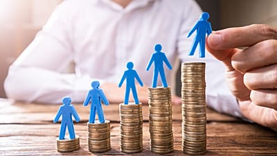 Τα κράτη μέλη πρέπει να ενσωματώσουν την οδηγία της ΕΕ για τη διαφάνεια των αμοιβών στην εθνική τους νομοθεσία έως τον Ιούνιο του 2026.