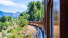 Vista panorâmica das montanhas a bordo do Tren de Sóller.