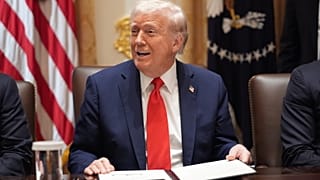 الرئيس الأميركي دونالد ترامب يتحدث خلال اجتماع لمجلس الوزراء في البيت الأبيض، يوم الخميس 9 أكتوبر/تشرين الأول 2025، في واشنطن.