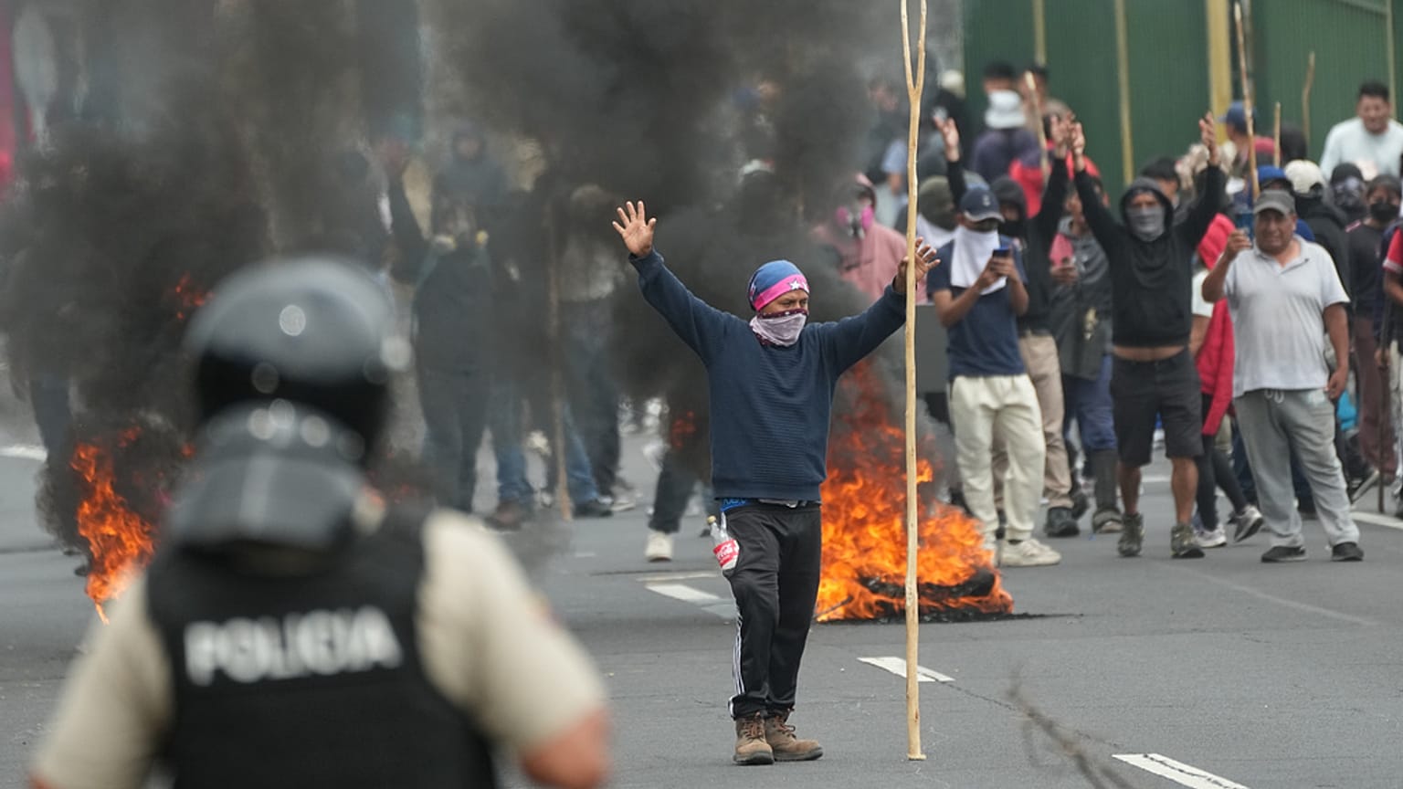Manifestación contra el gobierno ecuatoriano y el presidente Noboa en Calderón, 9 de octubre de 2025.