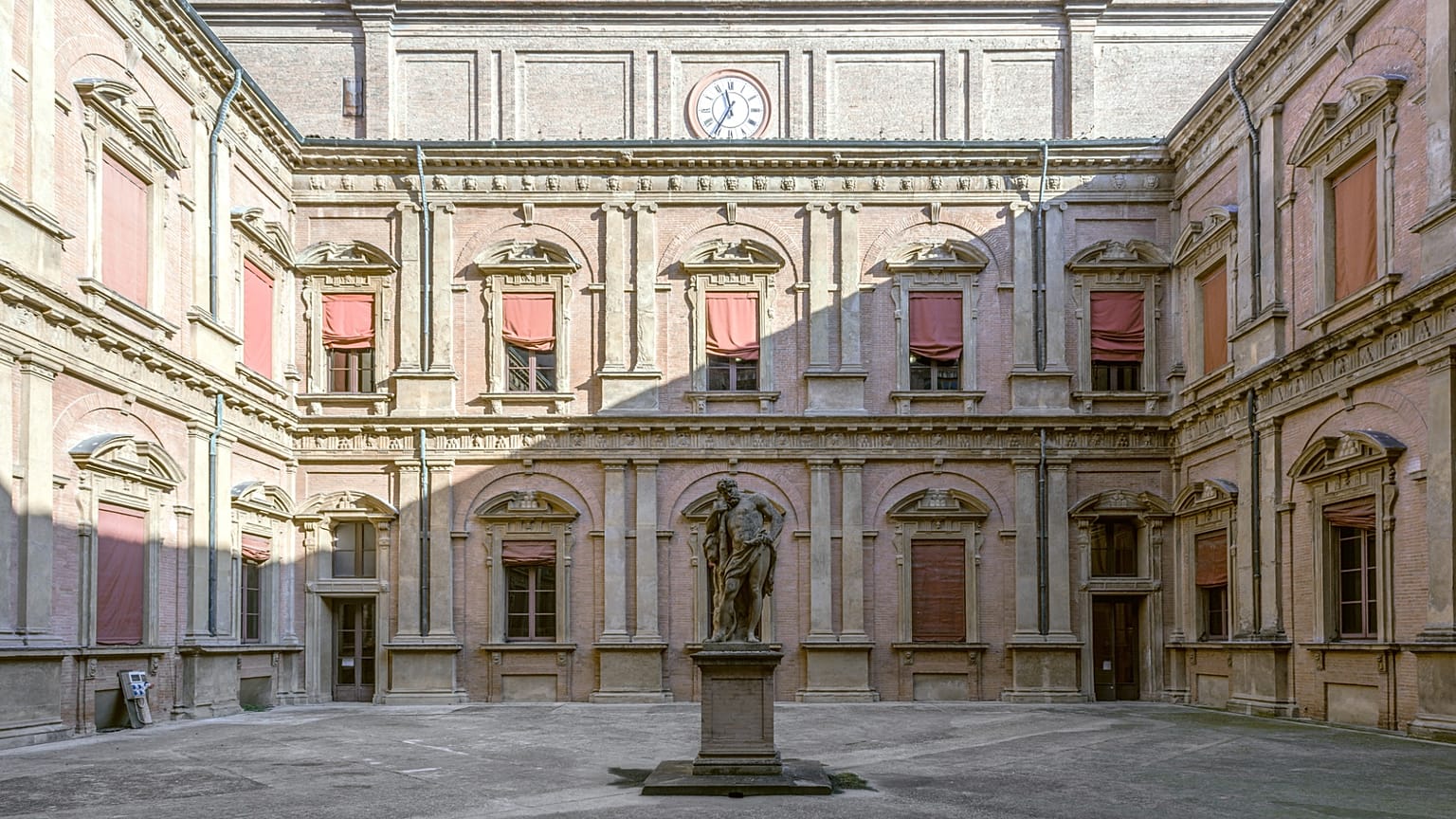 Cortile interno del Campus dell'Università di Bologna (Unibo)