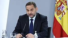 El entonces ministro de Transportes, Movilidad y Agenda Urbana, José Luis Ábalos, entra en el edificio del Consejo de Ministros. el 14 de enero de 2020. 