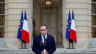 Der scheidende französische Premierminister Sébastien Lecornu gibt am Mittwoch, dem 8. Oktober 2025, eine Erklärung im Hôtel Matignon, dem Amtssitz des Premierministers, ab.