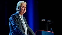 O político holandês Geert Wilders discursa na reunião anual do Partido Popular Dinamarquês, em Tinghallen, Viborg, Dinamarca, no sábado, 27 de setembro de 2025. 