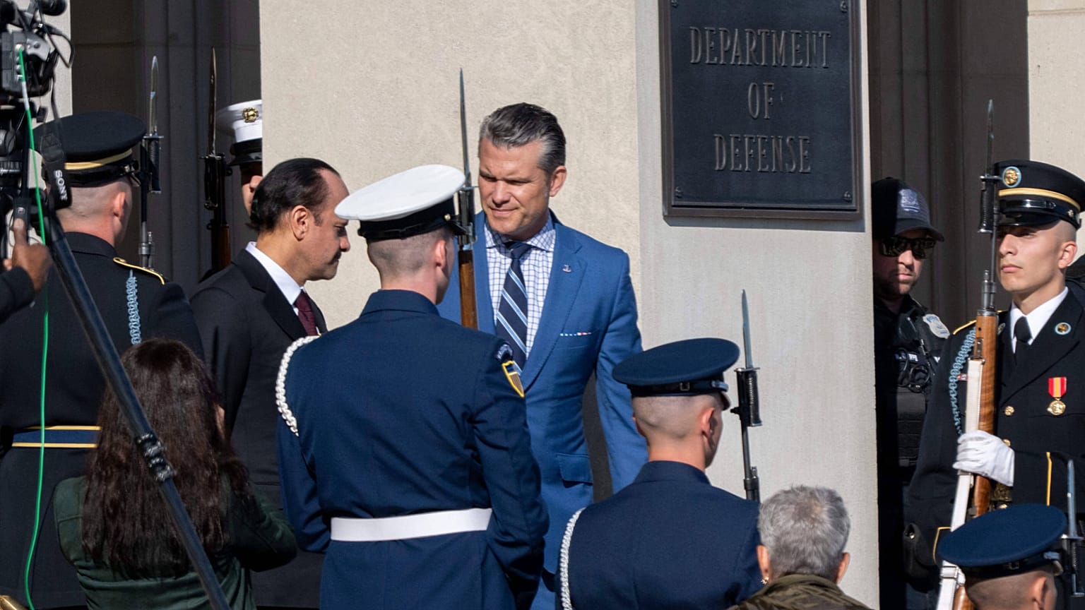 ABD Savunma Bakanı Pete Hegseth, Katarlı mevkidaşı Şeyh Saud Bin Abdurrahman Bin Hasan Bin Ali Al Sani bir araya geldi, Washington, 10 Ekim 2025.