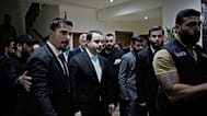 وزير الخارجية السوري أسعد الشيباني وسط مرافقيه خلال مغادرته للأراضي اللبنانية عبر مطار بيروت الدولي 10 اكتوبر 2025