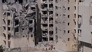 ساختمان ویران‌شده در حمله موشکی ایران به اسرائيل در جریان جنگ ۱۲ روزه