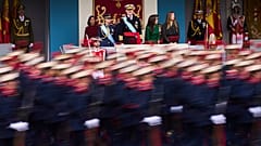 Felipe VI de España, en el centro, la princesa Leonor, a la izquierda, Letizia, segunda por la derecha, y la princesa Sofía, a la derecha en el 12 de octubre de 2025.