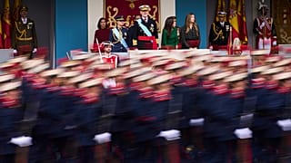 Felipe VI de España, en el centro, la princesa Leonor, a la izquierda, Letizia, segunda por la derecha, y la princesa Sofía, a la derecha en el 12 de octubre de 2025.