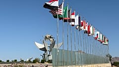 Οι σημαίες των προσκεκλημένων χωρών στο Σαρμ Ελ Σέιχ της Αιγύπτου