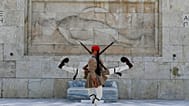 Το μνημείο του Άγνωστου Στρατιώτη στο κέντρο της Αθήνας (φωτογραφία αρχείου)