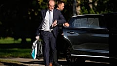 Der deutsche Innenminister Alexander Dobrindt trifft am Dienstag, den 30. September 2025, zur geschlossenen Kabinettssitzung in der „Villa Borsig“ in Berlin ein.