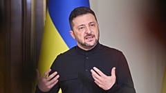 Der ukrainische Präsident Volodymyr Zelenskyy spricht während seiner Pressekonferenz in Kiew, Ukraine, Freitag, 10. Oktober 2025. 