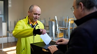 Mais de 9,3 milhões de eleitores são chamados às urnas este domingo