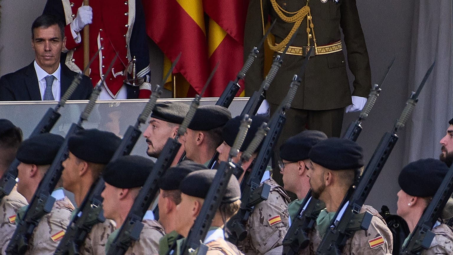 Pedro Sánchez, abucheado al llegar al desfile del 12 de octubre, 2025