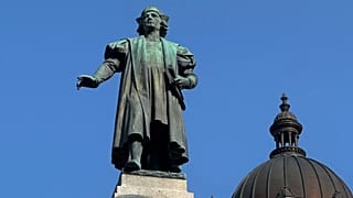 Una estatua de Cristóbal Colón vista en el centro de Syracuse, Nueva York, el 5 de septiembre de 2025.