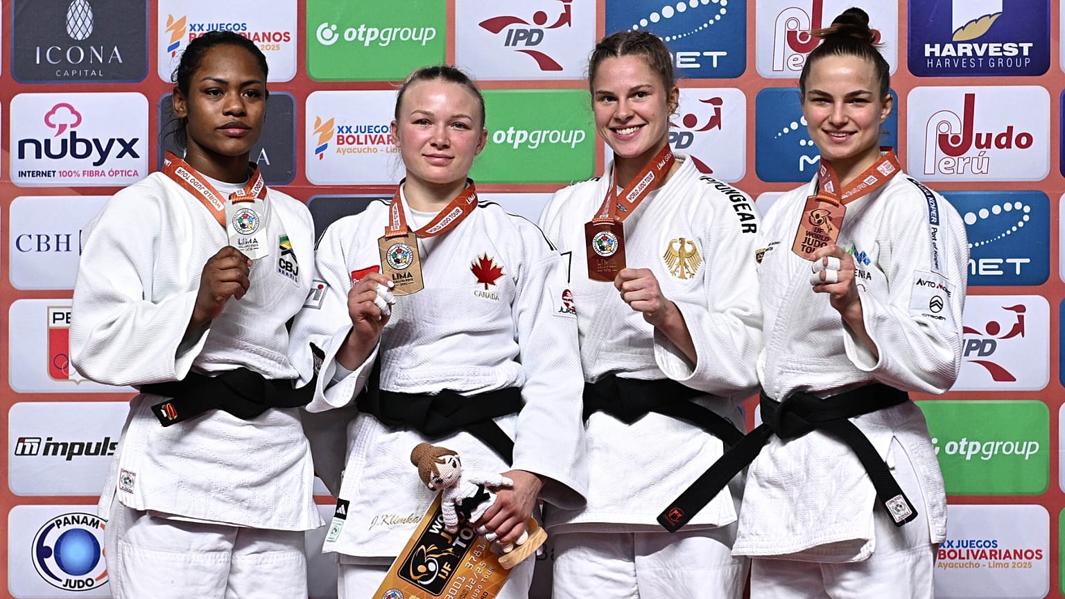 In -63 Kg, Former world champion Jessica KLIMKAIT showed her continued dominance in her new weight category
