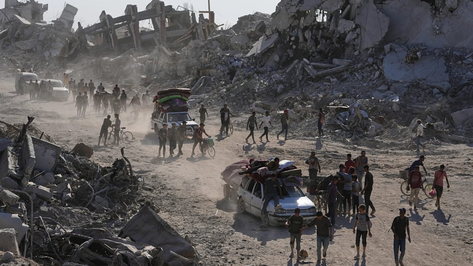 عودة الفلسطينيين إلى أماكن سكنهم في قطاع غزة