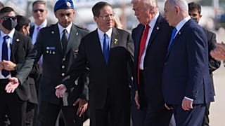 Donald Trump all'arrivo lunedì all'aeroporto di Tel Aviv