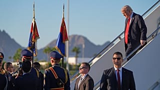 Donald Trump all'arrivo all'aeroporto di Sharm El Sheikh