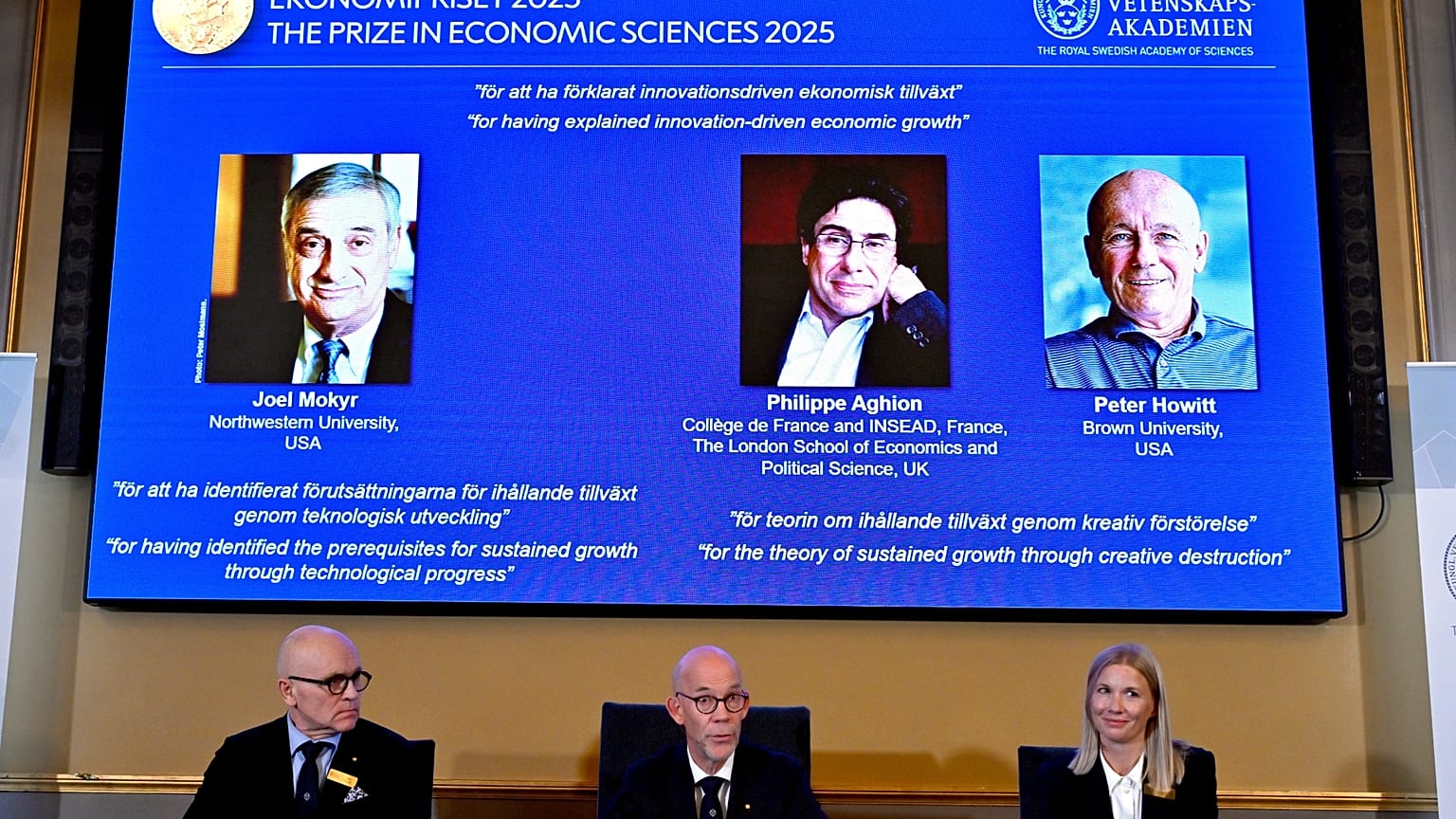Le prix Nobel d'économie est décerné à Joel Mokyr, Philippe Aghion et Peter Howitt, à l'Académie royale des sciences de Suède à Stockholm, le lundi 13 octobre 2025