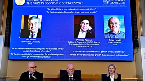 Le prix Nobel d'économie est décerné à Joel Mokyr, Philippe Aghion et Peter Howitt, à l'Académie royale des sciences de Suède à Stockholm, le lundi 13 octobre 2025