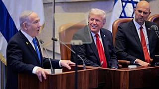 İsrail Başbakanı Binyamin Netanyahu, 13 Ekim 2025 Pazartesi günü Kudüs'teki İsrail parlamentosu Knesset'te, Başkan Donald Trump ile