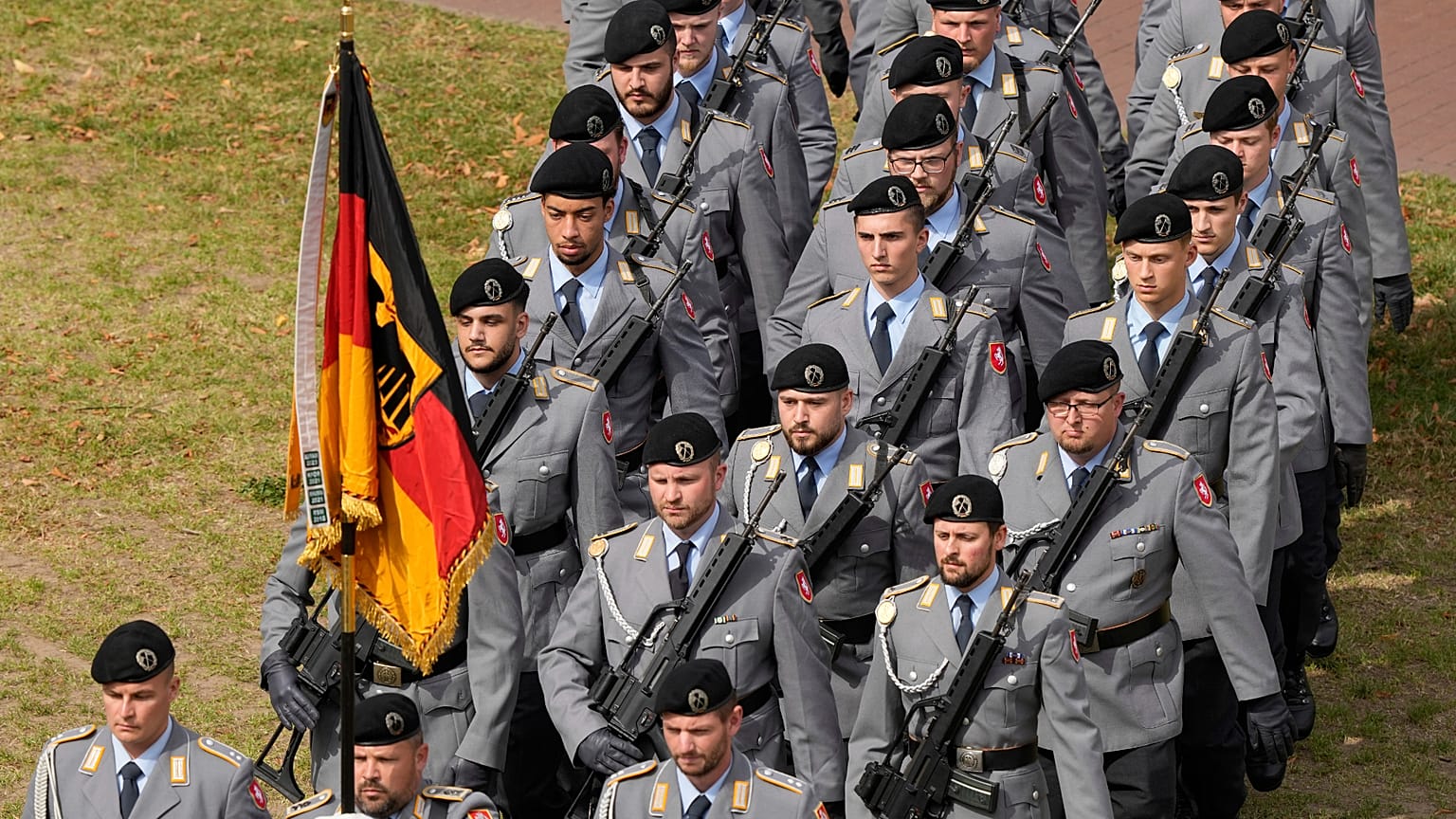 Laut einem Bericht hat sich die Bundesregierung wohl auf ein Auswahlverfahren für den Wehrdienst einigen können.