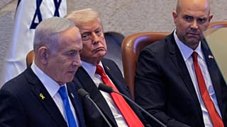 رئيس الوزراء الإسرائيلي بنيامين نتنياهو يلقي كلمة أمام الكنيست، البرلمان الإسرائيلي، بحضور الرئيس دونالد ترامب ورئيس الكنيست الإسرائيلي، أمير أوهانا