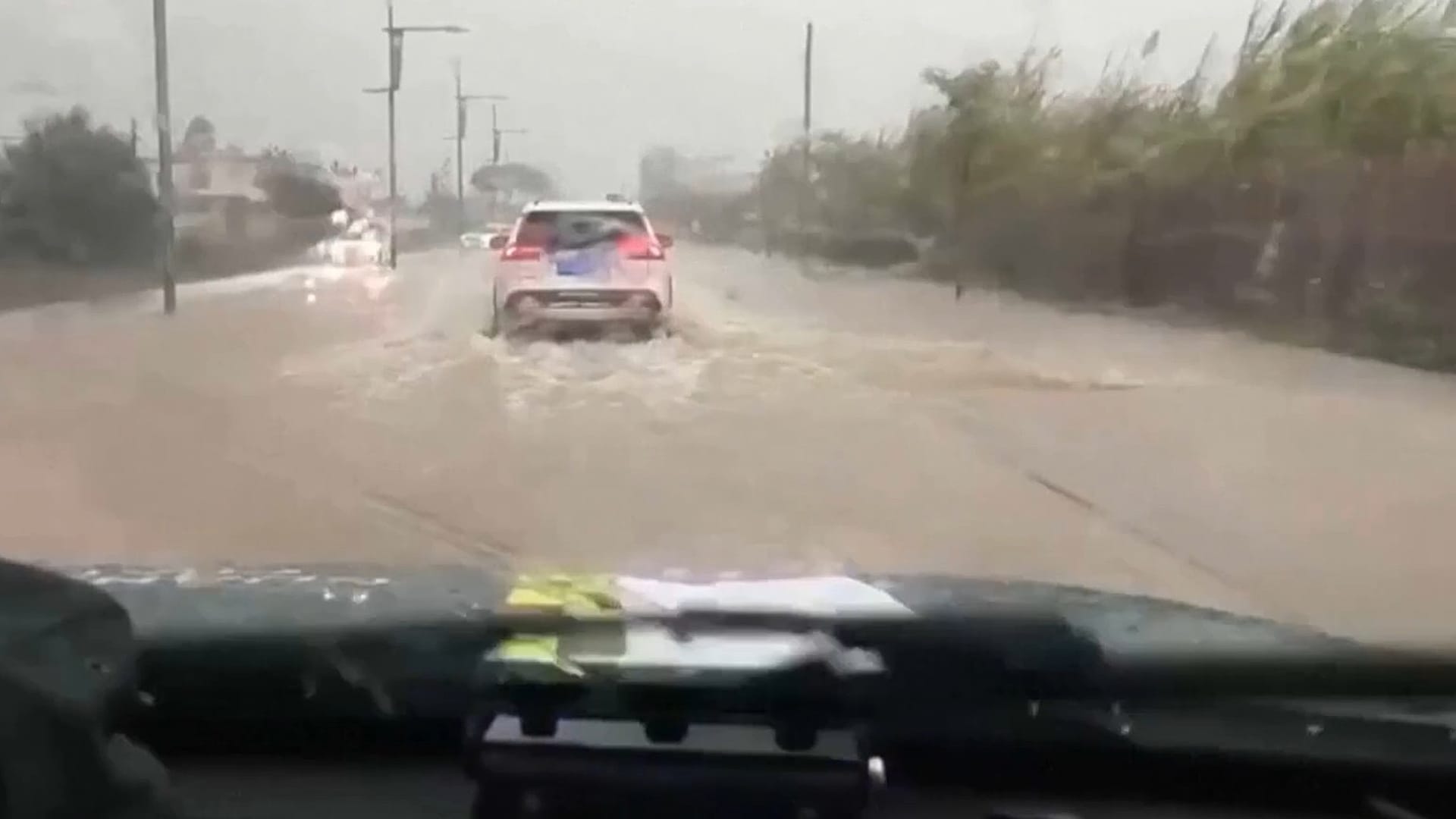 تسببت الأمطار الغزيرة الناجمة عن العاصفة أليس في إغراق جزء كبير من شرق إسبانيا