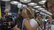 Reyes Rigo junto a los otros cuatro españoles que han vuelto a España tras ser detenidos por Israel.
