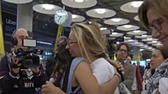 Reyes Rigo junto a los otros cuatro españoles que han vuelto a España tras ser detenidos por Israel.