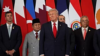 Donald Trump a Sharm el-Sheikh con i presidenti del Paraguay, Pena, dell'Indonesia, Subianto, di Cipro Christodoulides e il premier ungherese Orban (13 ottobre 2025)