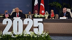 Cumhurbaşkanı Recep Tayyip Erdoğan, Şarm El-Şeyh'teki törende açıklamalarda bulunan ABD Başkanı Donald Trump'ı takip ederken, 13 Ekim 2025
