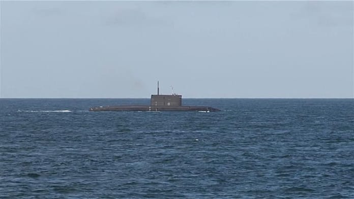 Mark Rutte se burla de Rusia tras el incidente de un submarino averiado frente a costas francesas