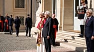 Papa Leone XIV nel cortile del Quirinale con il presidente Mattarella (14 ottobre 2025)