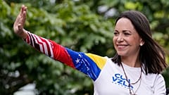 Archiv: Die venezolanische Oppositionsführerin Maria Corina Machado winkt von einem Lastwagen in Caracas, Venezuela. 25. Juli 2024