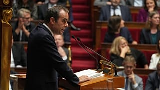 El primer ministro francés, Sébastien Lecornu, pronuncia su discurso político en la Asamblea Nacional en París, el 14 de octubre de 2025