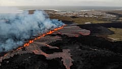 İzlanda’nın Reykjanes Yarımadası’ndaki Grindavik kasabası yakınlarında meydana gelen volkanik patlama, 1 Nisan 2025