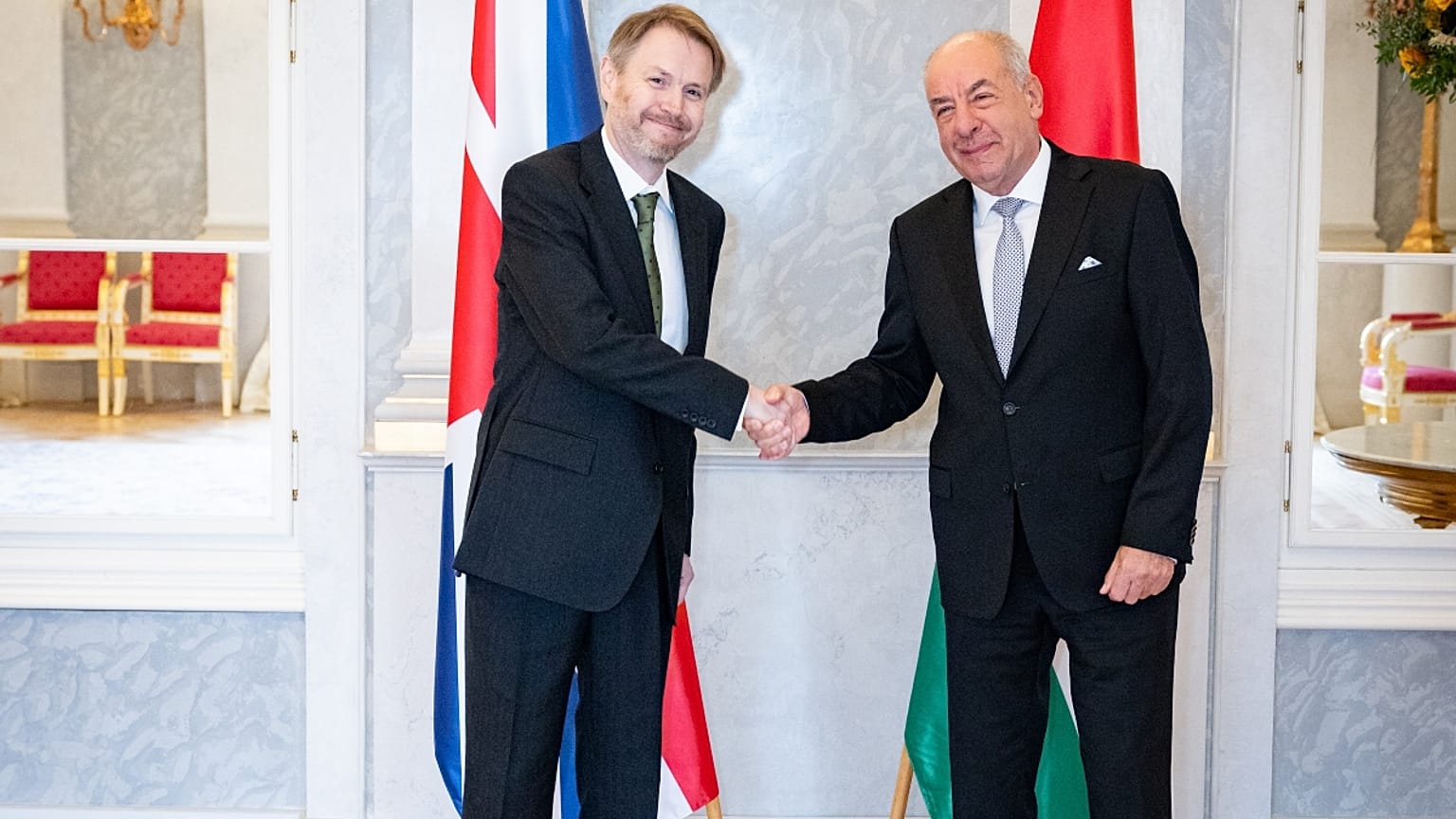 Az új nagykövet első útja a köztársasági elnökhöz, Sulyok Tamáshoz vezetett