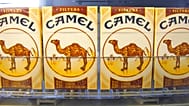 Camel-Filterzigaretten der Marke Reynolds American Inc. sind am 20. April 2011 in einem Tabakwarengeschäft in Cranberry, Pennsylvania, ausgestellt.