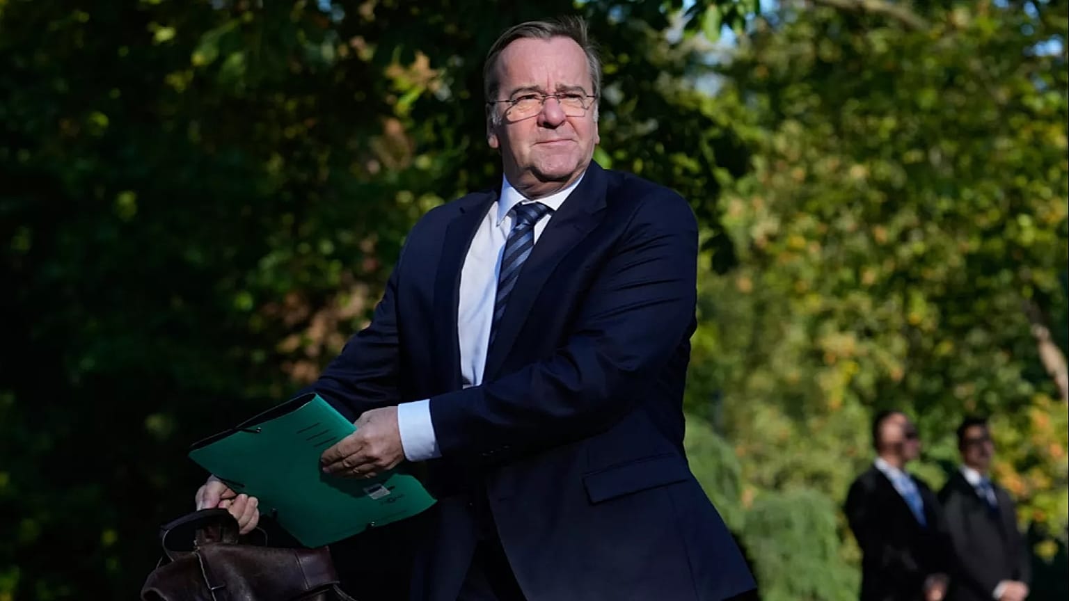 O ministro alemão da Defesa, Boris Pistorius, chega a uma reunião ministerial confidencial na "Villa Borsig", em Berlim, na terça-feira, 30 de setembro de 2025.