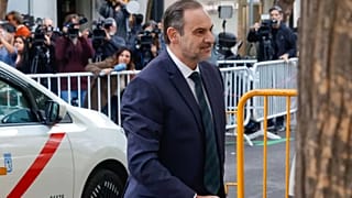 El exministro de Transportes José Luis Ábalos a su llegada al Tribunal Supremo, en Madrid, el 15 de octubre de 2025.