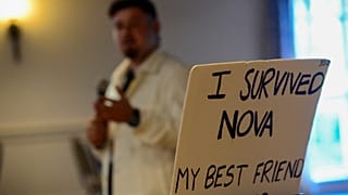 Din Tester, superviviente de los ataques de Hamás del 7 de octubre de 2023 en el Festival Nova, en la Legión Americana en Brattleboro, EE.UU., el martes 18 de junio de 2024